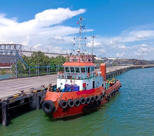 2060 hp Twin Screw Tug & 330′ Deck Barge Combo