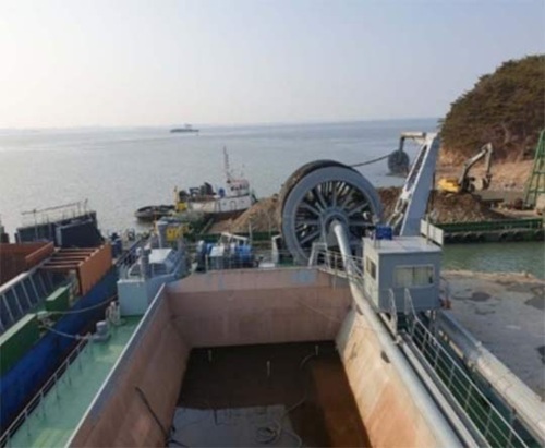 Sand Carrier / Sand Suction & Transportation Barge